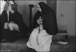 zakonnica w przebraniu - Naughty_nuns.gif